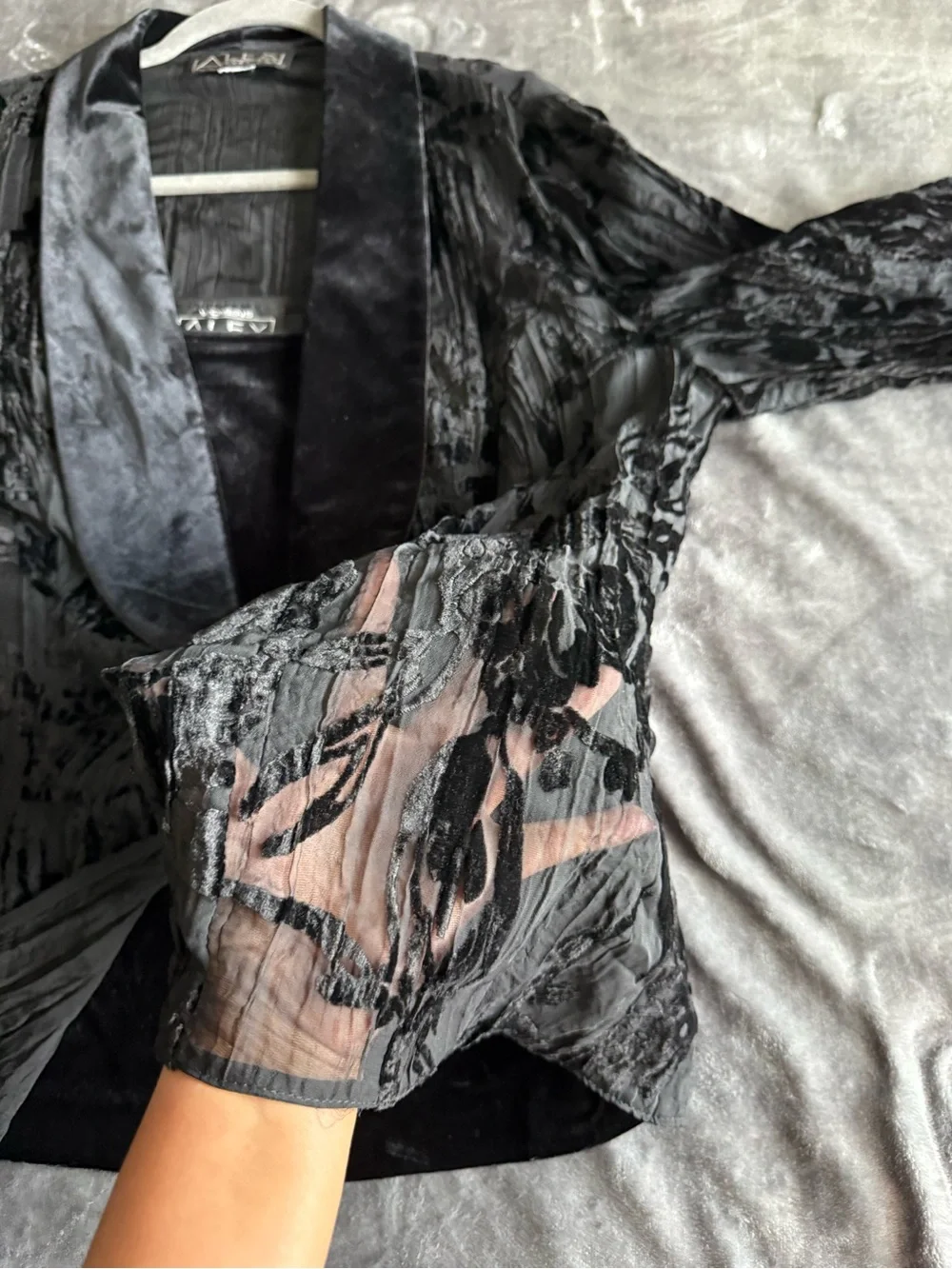 Alex Evenings 2 Piece Crushed Velvet Floral Crinkle Jacket Tank Top Set 1X Black